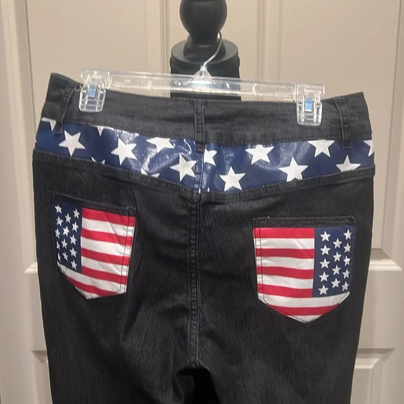 NWOT Denim Jeans Embellish with Faux Leather US Flag on Back Pockets Large/12 - Picture 3 of 3